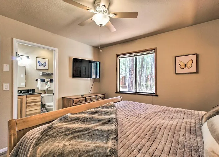 Holiday home Fireplace, Deck & Grill: Rental!