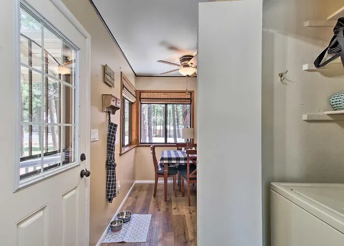 Holiday home Fireplace, Deck & Grill: Rental! *