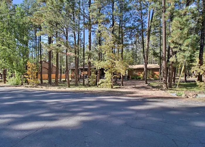 Holiday home Fireplace, Deck & Grill: Rental!